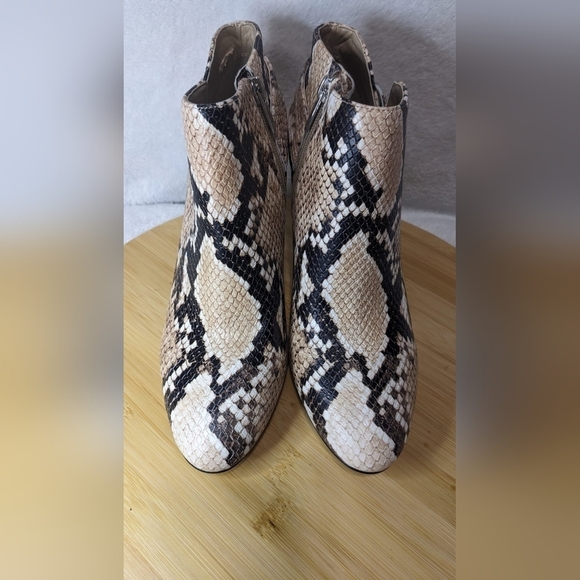 Vince Camotu Leava Snake Print Leather Bootie Boot Women's Size 7.5 M - Picture 1 of 11
